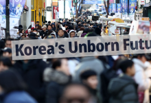 OECD, 한국 저출산 경고 "절반으로 쪼그라든다"