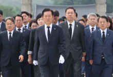 정청래가 밝힌 악수 안한 이유... “노상원 수첩과 타협할 수 있느냐, 악수할 수 있느냐”