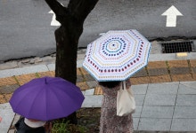 무더위 속 전국 곳곳 비…낮 최고기온 30~35도