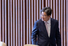 [단독] '권성동 1억 전달' 동석자 문자도 증거..."휴대전화 교체 뒤 차명폰"
