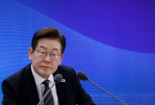 이 대통령 지지율 54.5%, 소폭 하락…"정치 혼란 영향"│리얼미터