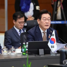 이 대통령 "국방비 증액, 미국 때문 아냐…자주국방 위한 결정"