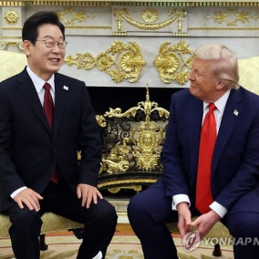 이재명 대통령, 트럼프에 '경주 금관' 선물…황금 취향 반영