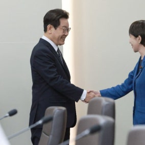 이 대통령 "한일 가족처럼 정서적 상처도...미래지향적 협력 필요"