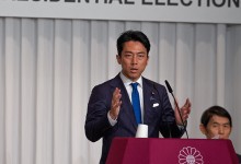 '최연소 총리' 도전 고이즈미 "올해 생모 처음 만나"
