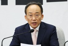 與 "野, 거리에서 정부흔들기 골몰…국민이 심판할 것"