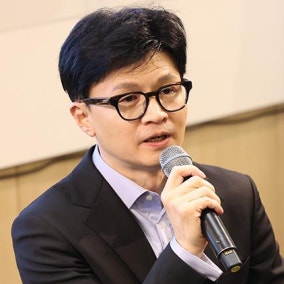 한동훈 "특검 없이 파견 검사들끼리 공소 유지"…내란 특검 "근거 없는 폄훼 부적절"