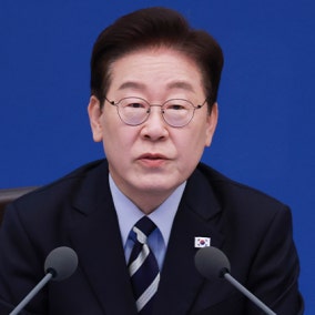 李 "굴종·사대적 태도 지양해야"…'한미 균열' 인정하며 독자노선 천명