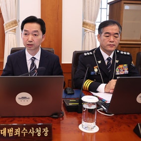 김지용 중수청장, 국무회의 첫 참석…李 지시 받아 적어