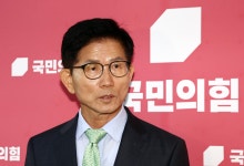 [단독]‘출마 임박’ 김문수, 李 대통령 겨냥 “무기력한 ‘셰셰 외교’”
