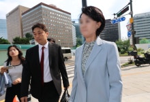 ‘통일교 2인자'’前 한학자 총재 비서실장 특검 출석