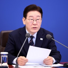 이 대통령 “빈대 잡자고 초가삼간 태우는 개혁 조심”