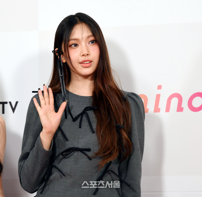 <b>뉴진스 혜인</b>, 활동 잠정 중단 “발등 <b>미세 골절</b>”