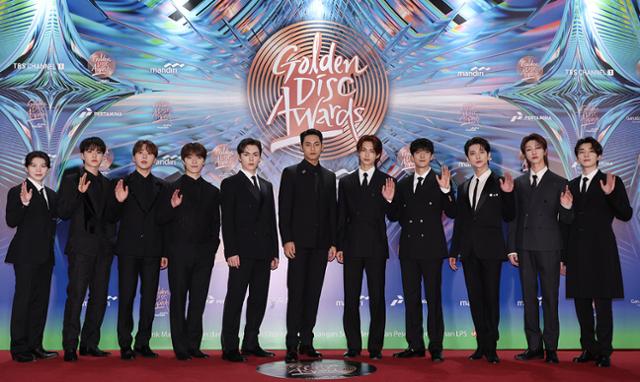 <b>세븐틴</b>, '<b>골든디스크</b>' <b>4관왕</b>…뉴진스도 웃었다 [종합]