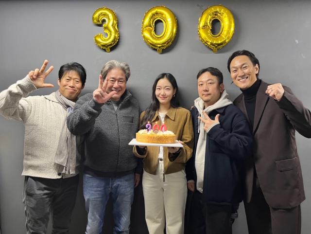 '<b>파묘</b>', 무서운 기세…'<b>듄2</b>' 개봉에도 박스오피스 1위 우뚝