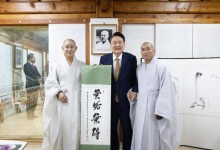 범어사 찾은 尹 “여러 힘든 상황 업보로 생각, 돌 던져도 맞고 가겠다”