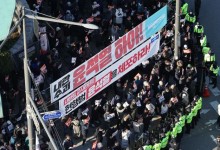 "내란 책동 尹 구속하라"...이창동·문성근 등 문화예술인 시국 선언