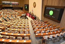 與 "민주, 노란봉투법 또 발의…중도 정당이면 기업 지원을"