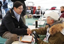 퇴원 후 광화문 달려간 김경수 "헌재, '尹 파면'이란 국민 요구 행해야"