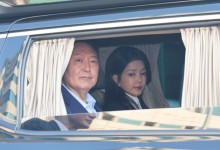 "관저 공사업체 대표 아내 샤넬 VVIP라 데려간 것"… 檢, 압수수색