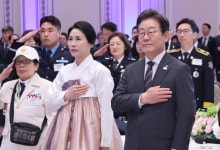 李 "특별한 희생에는 특별한 보상"... 청와대 첫 행사는 참전용사·민주유공자 초청