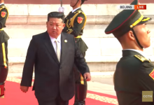 [속보] 中 전승절 행사장에 김정은 입장… 양복 차림 혼자 걸어