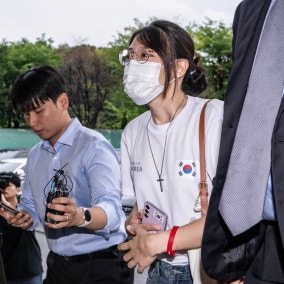 경찰 출석한 '올다르크'… "자유민주주의 지키는 대가 기꺼이 감수"