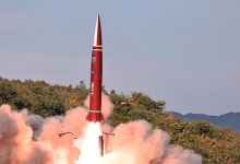 한국 극초음속 성공 4일 만에 북한, 900㎞ 이상 탄도미사일 발사