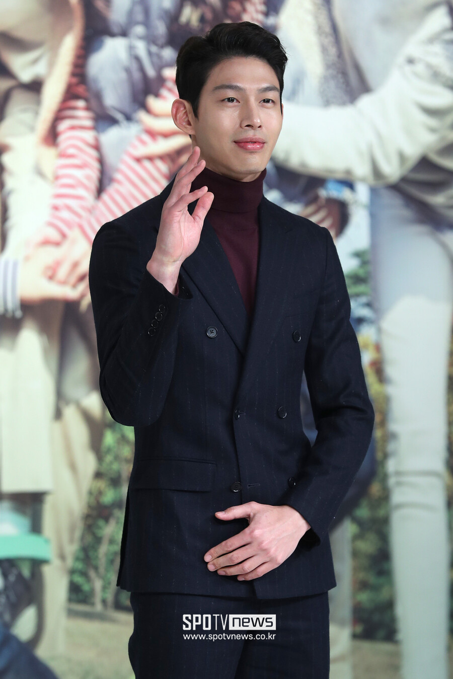 [단독]"유부녀와 불륜" 폭로 남편vs<b>최정원</b>, 나란히 검찰 송치…속사정은(종합...