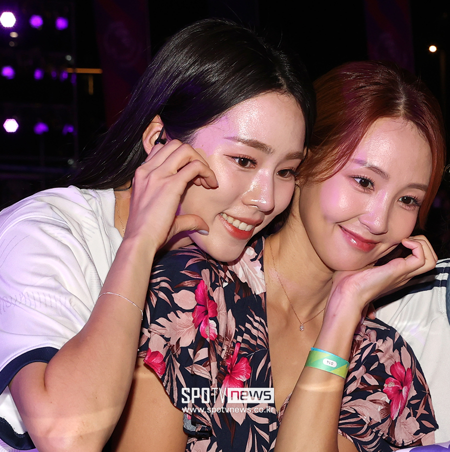 [포토S] 노윤주-<b>오정연</b>, '예쁘게 볼하트~'