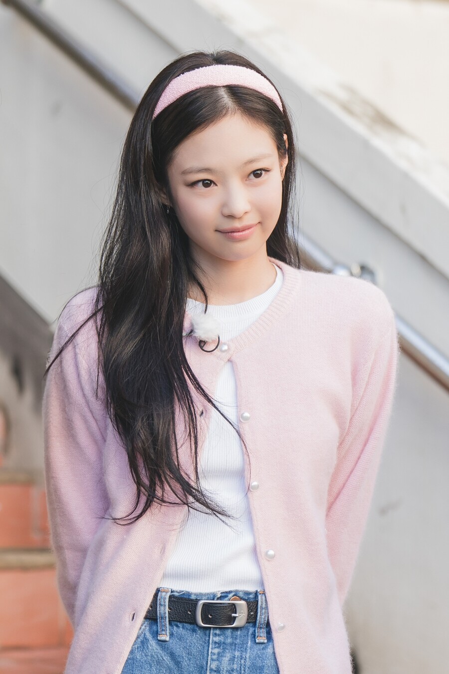 <b>블랙핑크</b> 제니, 레트로까지 찰떡…'토마토' <b>김희선</b> 깜짝 변신('<b>아파트404</b>')