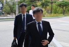 '文 전 사위 특혜채용 의혹' 수사 속도내는 검찰…'키맨' 청와대 전 행정관 소환