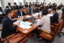 "尹때 깎은 대통령실 특활비 반영? 與 내로남불"…野, 추경안 보이콧 돌입