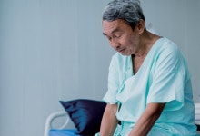 무릎 인공관절, 미루면 후회…70세 전후가  '골든타임'