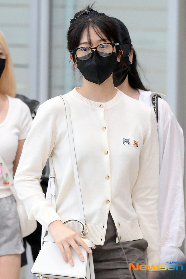 <b>아이브 안유진</b> ‘<b>뿔테</b> 쓰면 달라지는 분위기’[포토엔HD]