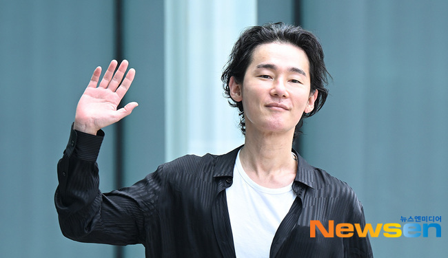 <b>허지웅</b>, 4년 만 라디오 DJ 하차 “갑작스런 이별에 슬퍼말길”