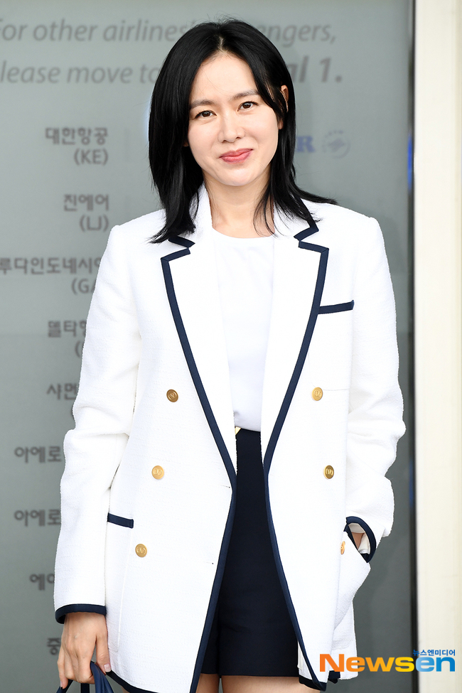 <b>손예진</b>, <b>현빈</b>과 1억 5천 기부 후 또 선행‥<b>바자회</b> 수익 4천만원 기부