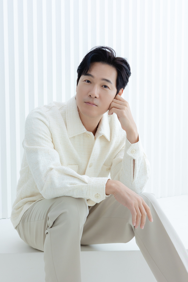 <b>김영재</b> “<b>이영애</b> 배려에 깜짝, 행복한 신 많이 찍고 싶었는데”(<b>마에스트라</b>)[...