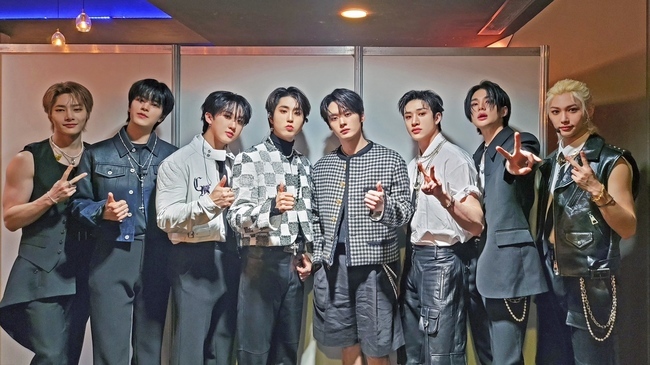 <b>스트레이</b> 키즈, K팝 보이그룹 최초 <b>프랑스</b> 자선 콘서트 출연…글로벌 대세