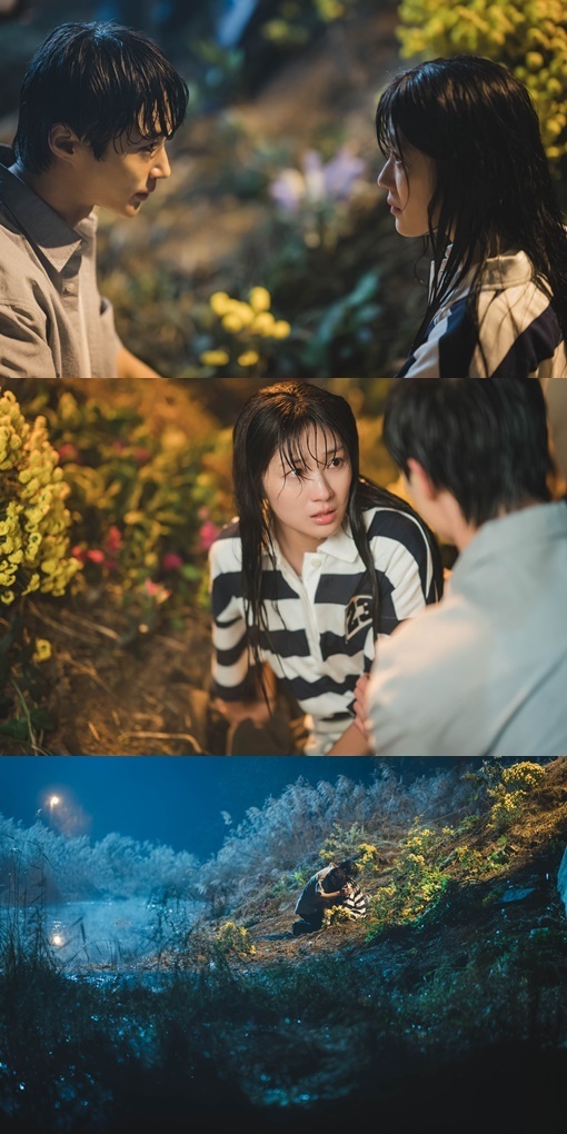 ‘선재 <b>업고</b> 튀어’ 물에 젖은 <b>변우석</b>-김혜윤, 눈빛 교환 하더니 밀착 포옹[오...