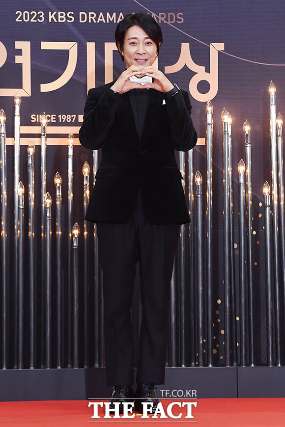 [KBS 연기대상] <b>최수종</b>, 네 번째 대상…'고려거전'·'오아시스' 7관왕(종합)