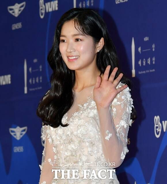 [단독] <b>김혜윤</b>, '이정재·<b>정우성</b>의 보석함'으로…아티스트컴퍼니 전속계약