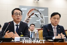 유영상 SKT 대표 "위약금 면제, 현재로선 어렵다"