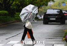 오후부터 전국 대부분 '비'…낮에는 '후덥지근'[오늘의 날씨]