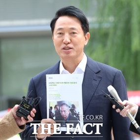 오세훈·명태균 특검 출석…오 "여론조사 제공 안 돼" vs 명 "비용 대납 사실"