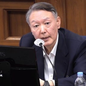윤석열 앉힌 김건희특검, '명태균 의혹'부터 추궁…진술 거부 안 해