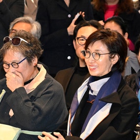 웃음짓는 노소영 아트센터 나비 관장
