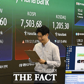 코스피 7500 축포에도 '풍요 속 빈곤'…반도체만 쏠린 'K자형' 그림자