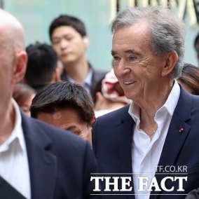 역대 매출에도 기부는 1억…아르노 LVMH 회장 방한에 따가운 시선