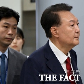'무상 여론조사' 윤석열 1심 징역 2년·명태균 1년6개월